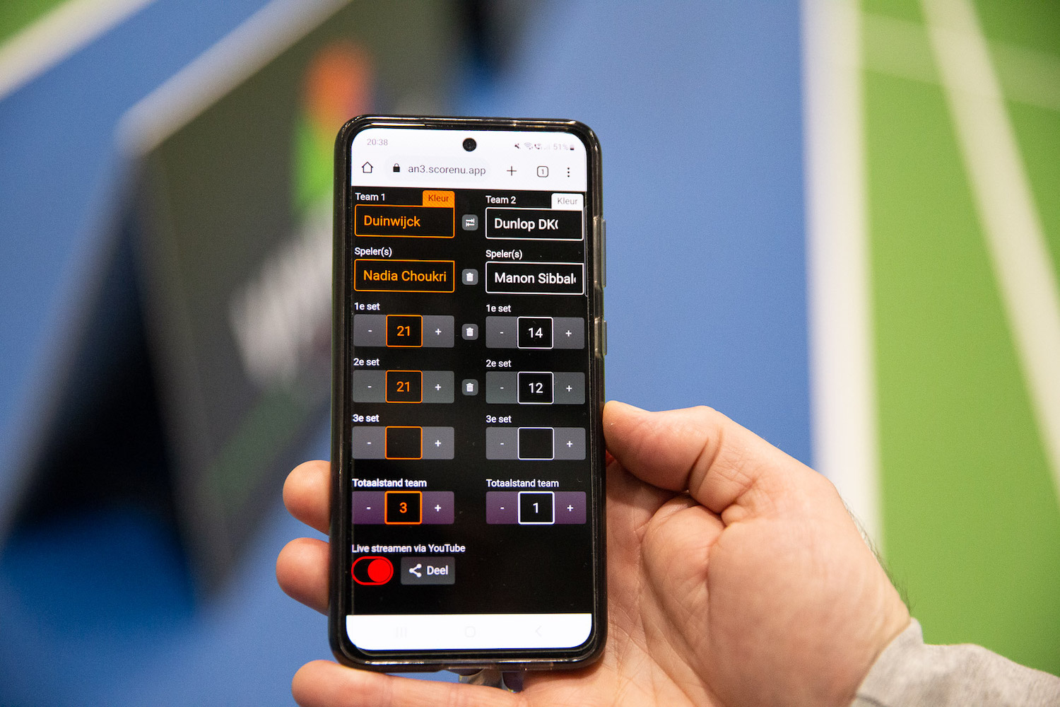 The remote control works on any mobile phone
